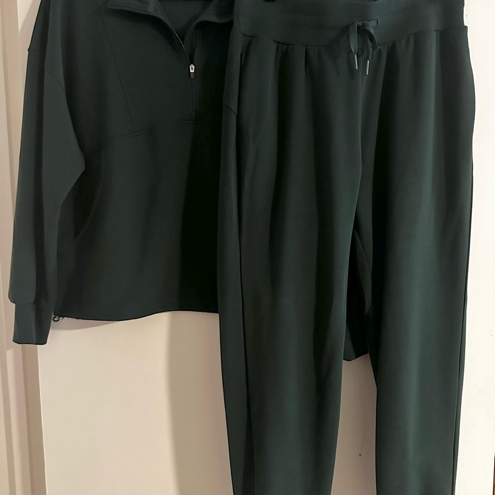 Salt Project Evergreen (M) cloud form quarter zip & joggers - Picture 2 of 3